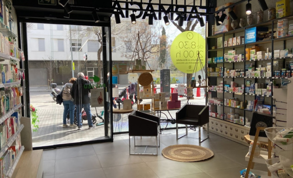 Interior de Farmacia Torras i bages